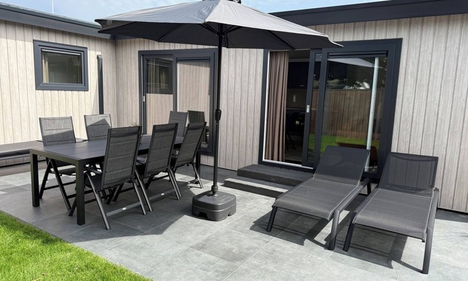 Ouddorp House | Brand new chalet 6 P, lots of comfort and spacious garden.