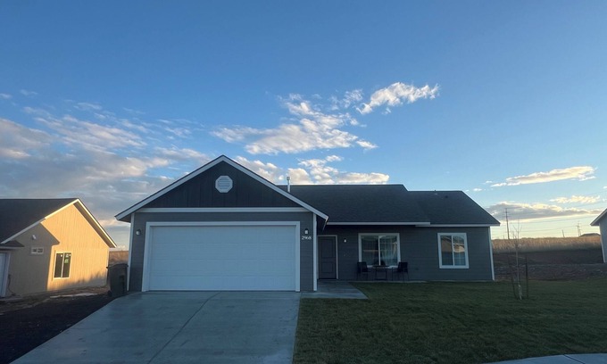 Umatilla House | Brand new charming 3-bedroom house with AC and WiFi in wonderful Umatilla