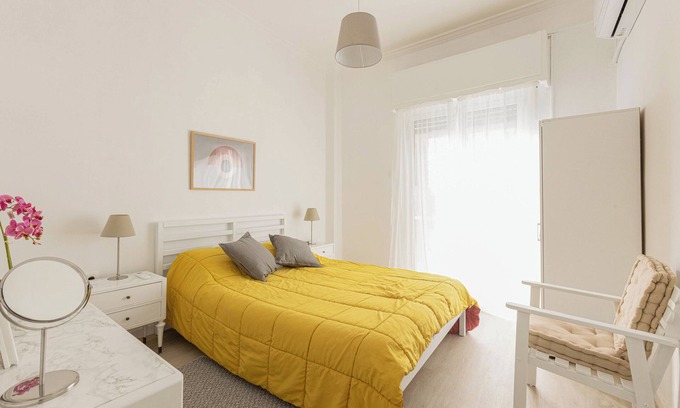 Galatsi Apartment | Cozy Sunny Apartment Near Athens Center with Pool Access