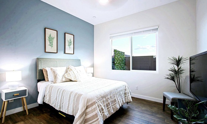 North Gateway House | Stylish Casita with Mountain View & Pool Access Awaits You