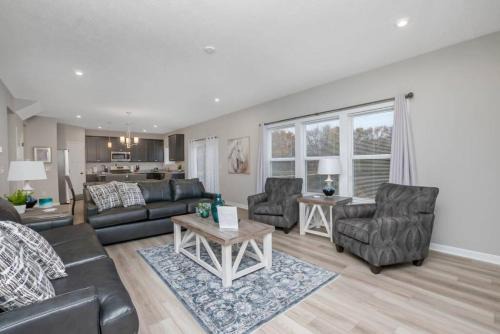 Morrow House | Newly Built Retreat in Scenic HOA Community