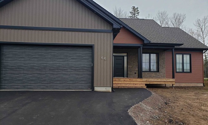 Shediac House | Ideal Family Retreat Near Beach with Ocean Views