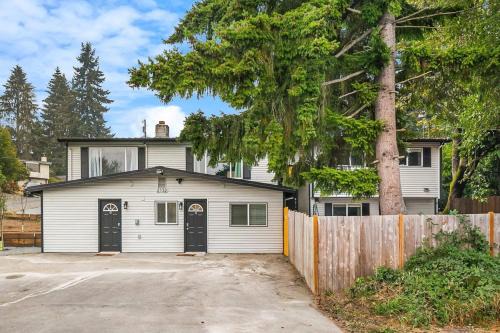 Picnic Point-North Lynnwood Apartment | Modern Designer 1BR Home Steps from I-5 and Family-Friendly