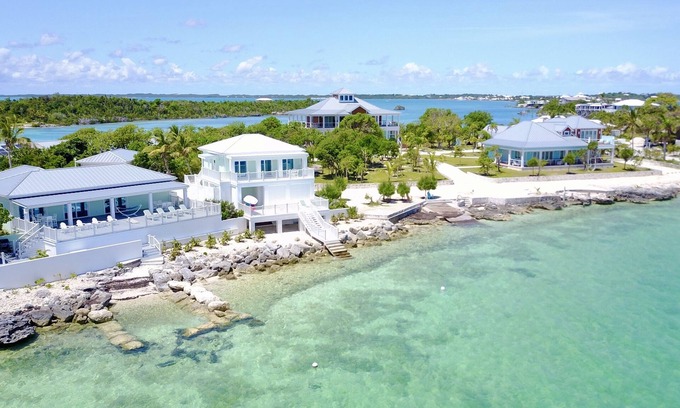 Lubbers Quarters Cay House | Oceanfront Retreat with Dockage and Pool Access