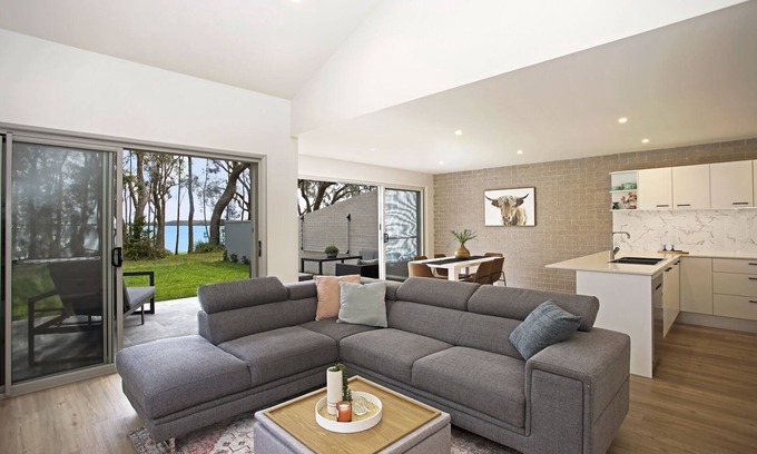 Lake Munmorah House | New Dog-Friendly Lakefront Villa with Ocean Views