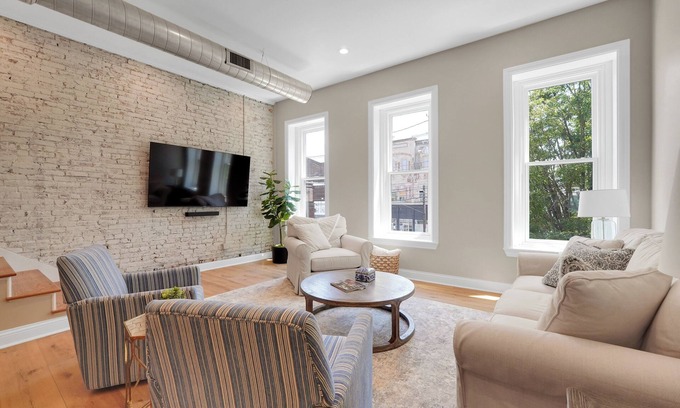 Phoenix Hill House | Unmatched Downtown Home - Pet and Child Friendly Escape