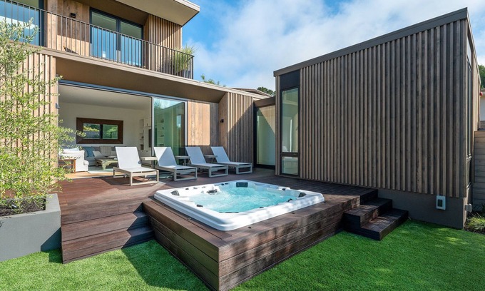 Mill Valley House | Explore a Modern Retreat Near Hiking & Wine Country