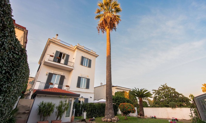 Posillipo Apartment | Brand new exclusive apartment in the quiet and lush Posillipo