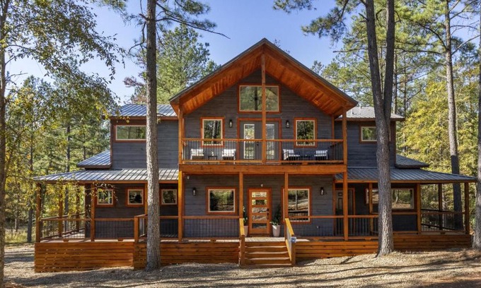 Pickens House | Discover Hidden Haven Lodge: 10/10 Rated Retreat with Hot Tub