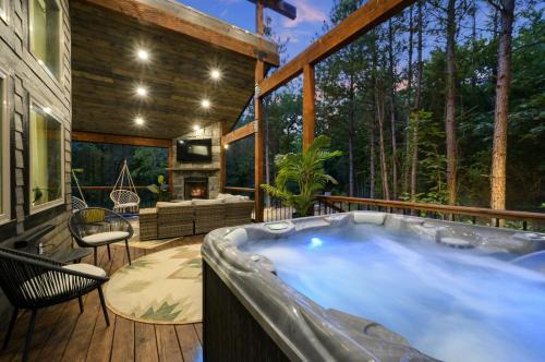 Pickens House | New Hochatown Retreat with Fire Pit & Hot Tub Awaits!