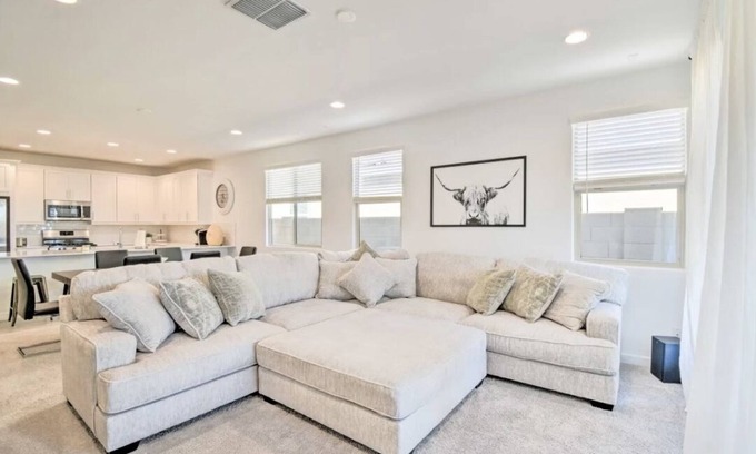 Waddell House | New Family-Friendly Retreat Near Cardinals Arena