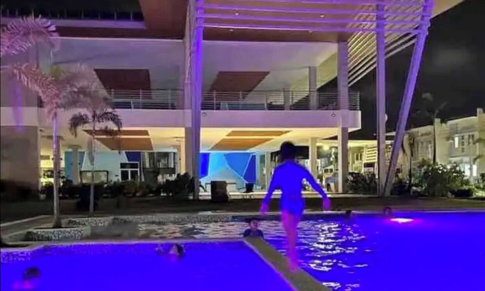 Davao House | NEW Davao Home - 2 Min to Airport with Pool & Balcony