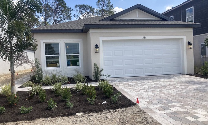 Port Charlotte House | Inviting New Home with Pool and Breakfast Included