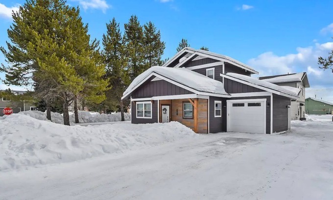 Tamarack Resort House | New Hotel Retreat in Donnelly, Idaho with Hot Tub & Ocean View