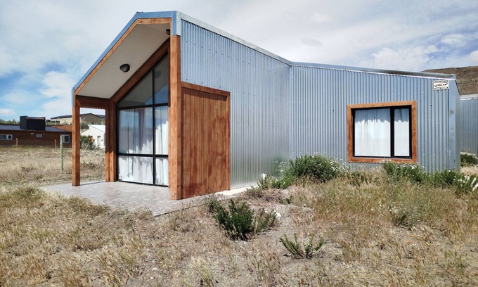 Macrozona Meseta Cerro Calafate House | Modern Retreat: 10/10 Rated, Steps from Downtown