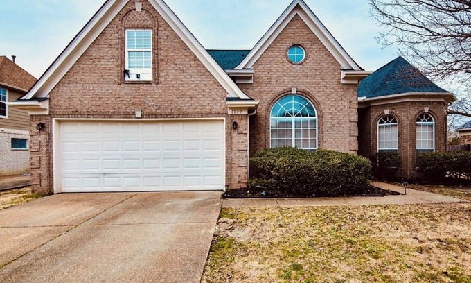 Southwind House | New Kings Palace Home with Spa and Hot Tub for Families