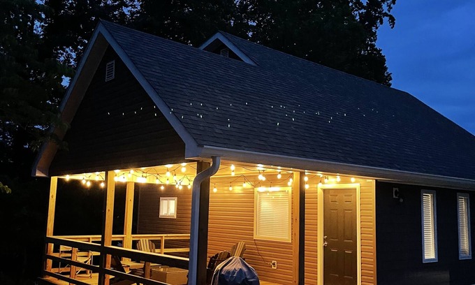 Jamestown House | New Lake Cumberland Cottage in Jamestown, KY - Rated 9.8