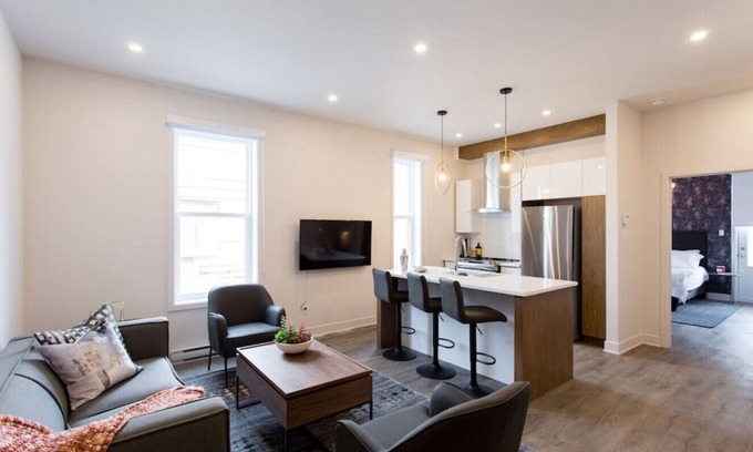 Mile End Apartment | Bright and Inviting Mile End Flat with Family-Friendly Amenities