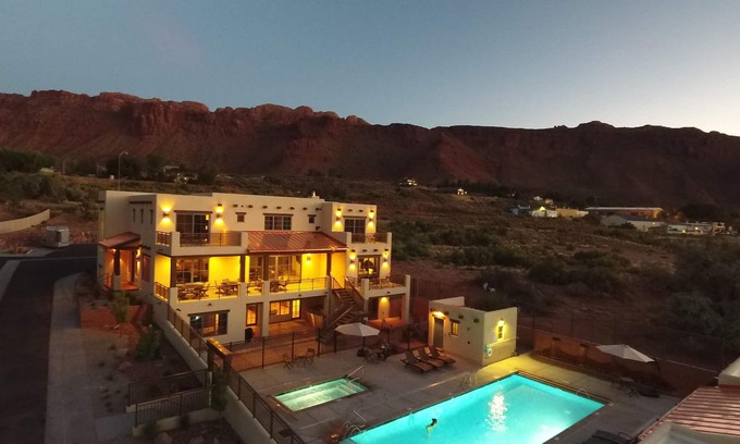 Moab Cabin | New Lodge Retreat in Moab, Utah with Spa & Pool Access