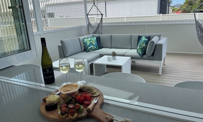 Bulli House | Brand New Luxury. 100m from Bulli Beach. Caters for a family of 4, or 2 couples
