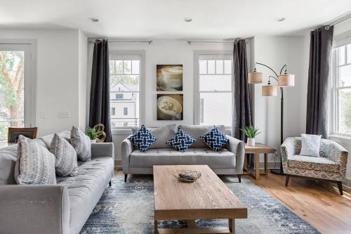 Edgehill House | New Oceanfront Home near Downtown with Amazing Views