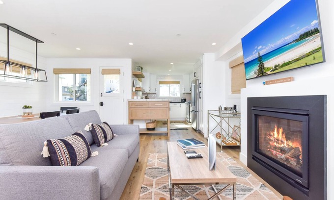 Balboa Peninsula House | New Oceanfront 1 Bedroom Condo Steps from the Beach