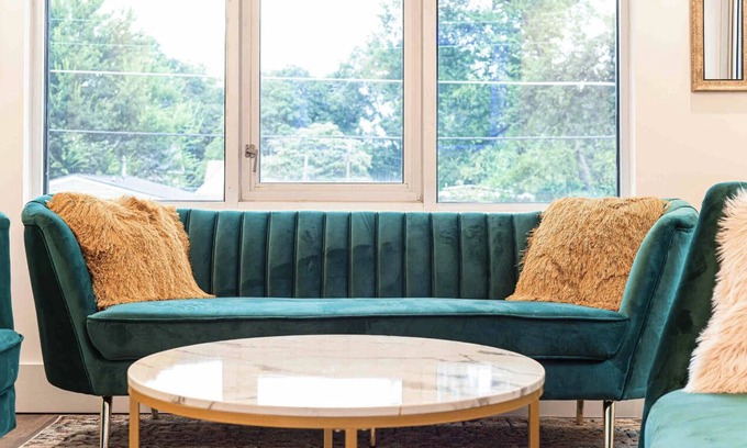Mechanicsville House | Modern Twin Towers with Rooftop in Vibrant Downtown