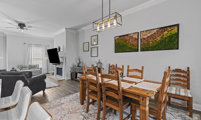 Shreveport House | Modern Farmhouse Retreat: Guest Rated 10/10, Pet Friendly