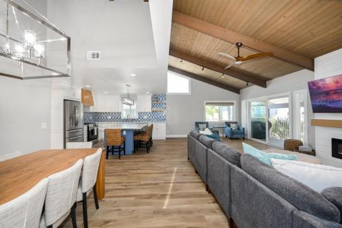 Balboa Peninsula House | Contemporary Beachside Retreat with Patio & BBQ Amenities