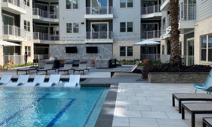 Greenway Plaza-Upper Kirby Apartment | Stylish “Paris” Theme Apartment with Pool in River Oaks
