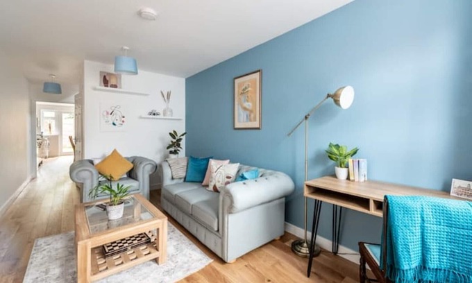 Oxford House | Tranquil Headington Retreat with Pool & Free Parking