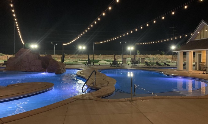 St. George House | New Hotel with Pool, Lazy River & Mini Golf Fun Await!