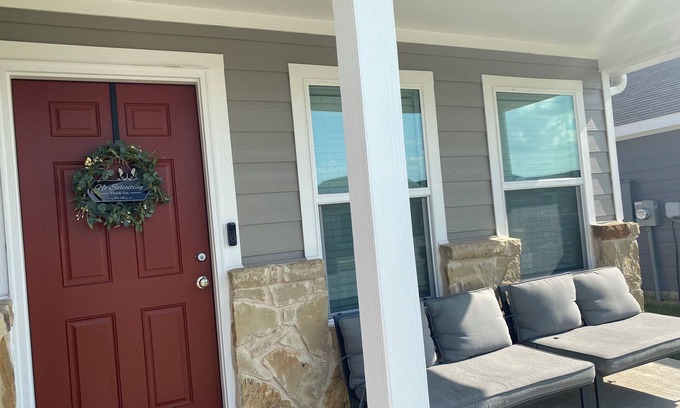 Clear Lake House | Relaxing Home with Office & Massage Chair in Quiet Area