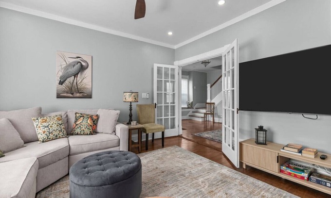 Appleton House | Brand New! Sleeps 10! 4 Min to Downtown Appleton!