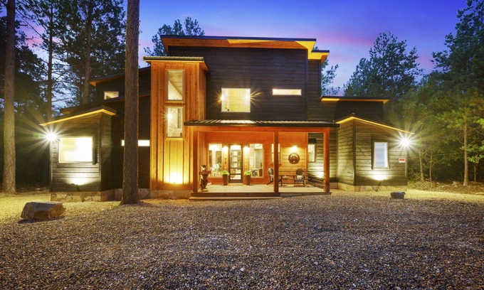 Pickens Cabin | Discover Smokey Pines: Boho Style with Hot Tub & Lake Views