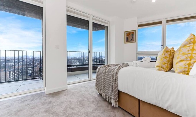 Springfield Condo | Fresh Escape - Ideal Location with Gorgeous Views!