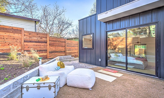 Chestnut House | Discover a New Home with Pool in Downtown Austin