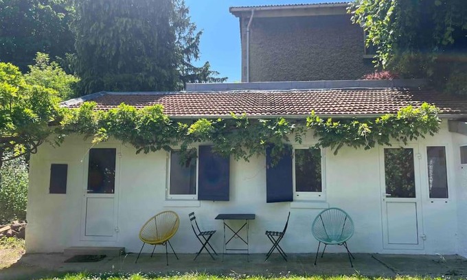 Saint-Cloud Apartment | New Tiny House with Garden - Rated 9.6/10 and Child Friendly