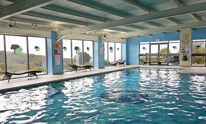Ore Ski Chalet | Newly Added Unit with Pool and Breakfast for Your Stay