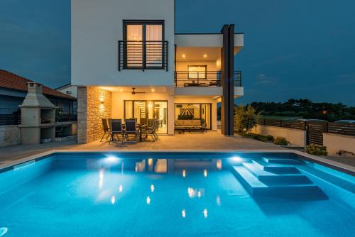 Zaton Villa | New Villa Olivia: Oceanfront Retreat with Heated Pool & Spa