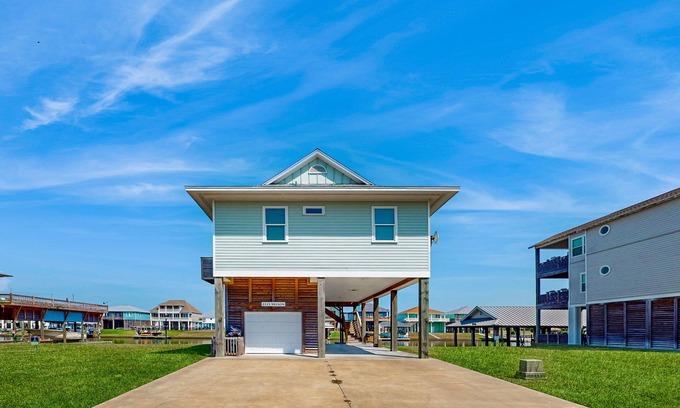 Galveston House | Modern Waterfront Retreat with Deck and Ocean Views