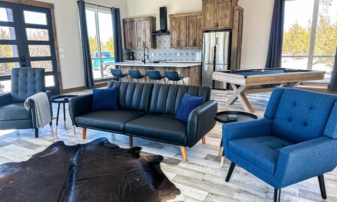 Purcell Villa | Brand New Yote Cabin, Pool Table, South of Norman