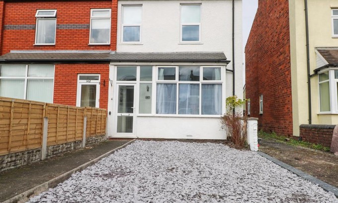 Southport House | Pet-Friendly Haven at Brandons, Southport - 4 Star Reviews!