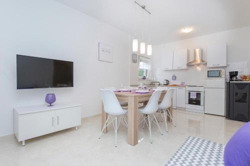 Strmac Apartment | Guest Rated: Brankica Apartments with Family-Friendly Amenities