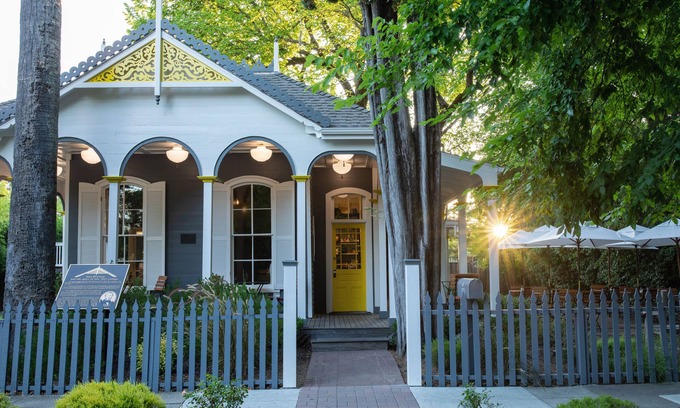 Calistoga Hotel | Elegant Brannan Cottage Inn: Rated 9.6 with Hot Tub & Dining