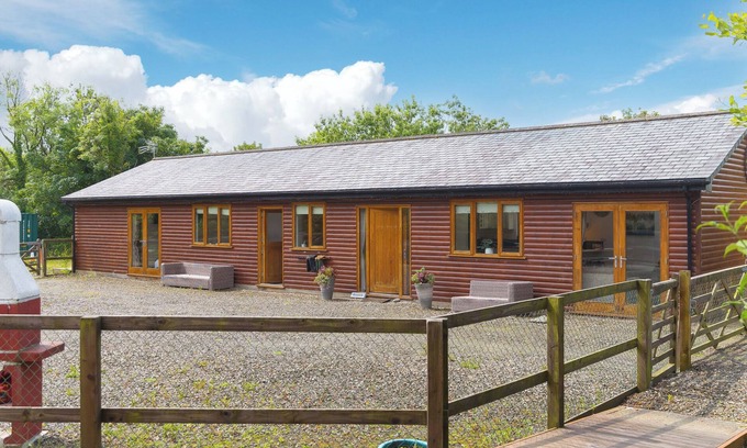 Saint Breward Cottage | Pet-Friendly Stay at Branock with Hot Tub & Scenic Views