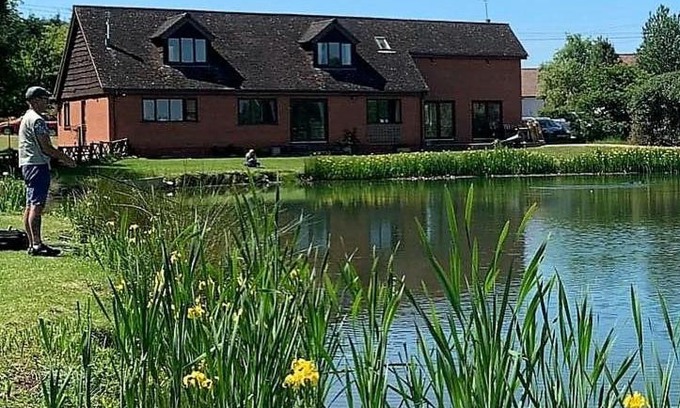 Worcester Bed & Breakfast | Discover Bransford Farm Fishery & B&B with Ocean Views