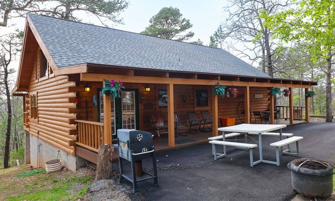 Blue Eye Cabin | Serene Branson Log Cabin with Mountain Views & Private Porch