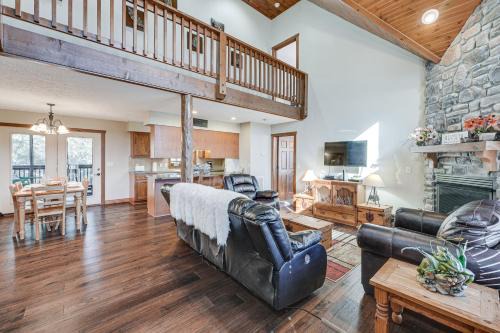 Indian Point House | Discover Branson Resort Getaway - Steps from Silver Dollar City!