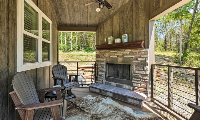 Branson Cabin | Cozy Tiny Home Retreat with Private Lake on 52 Acres